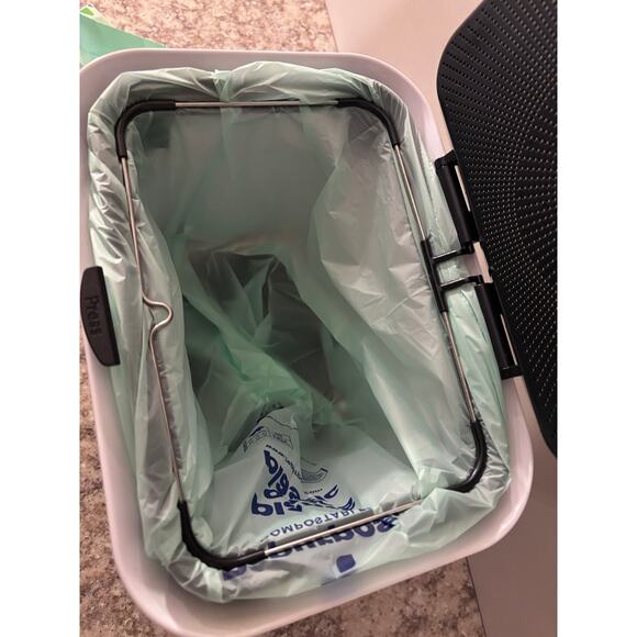 Full Circle Fresh Air Odor-Free Table top Kitchen Compost Collector with Bags - Picture 5 of 8